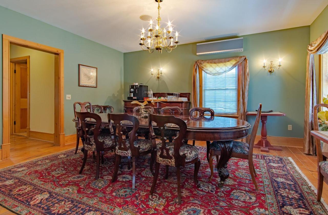 Emilyville Inn Campbellford Εξωτερικό φωτογραφία