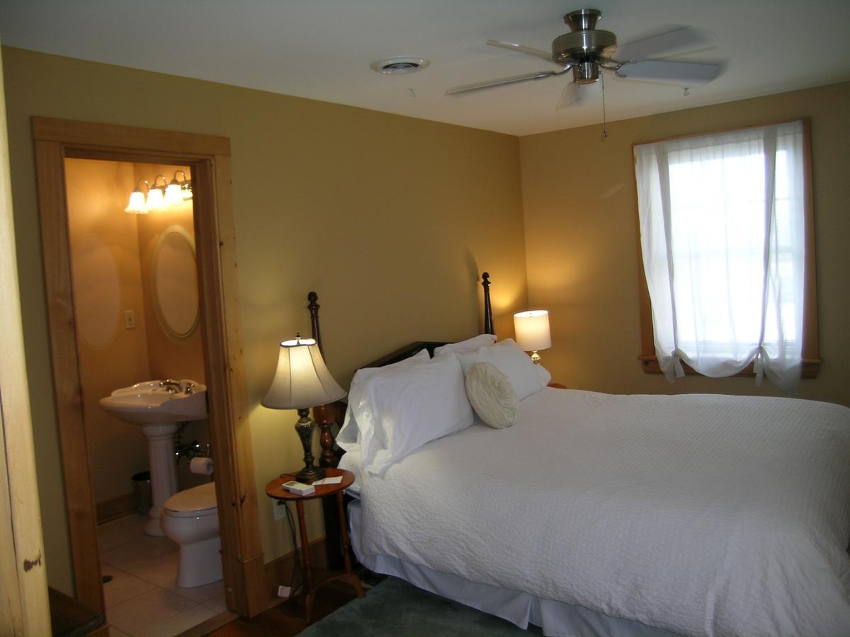 Emilyville Inn Campbellford Εξωτερικό φωτογραφία