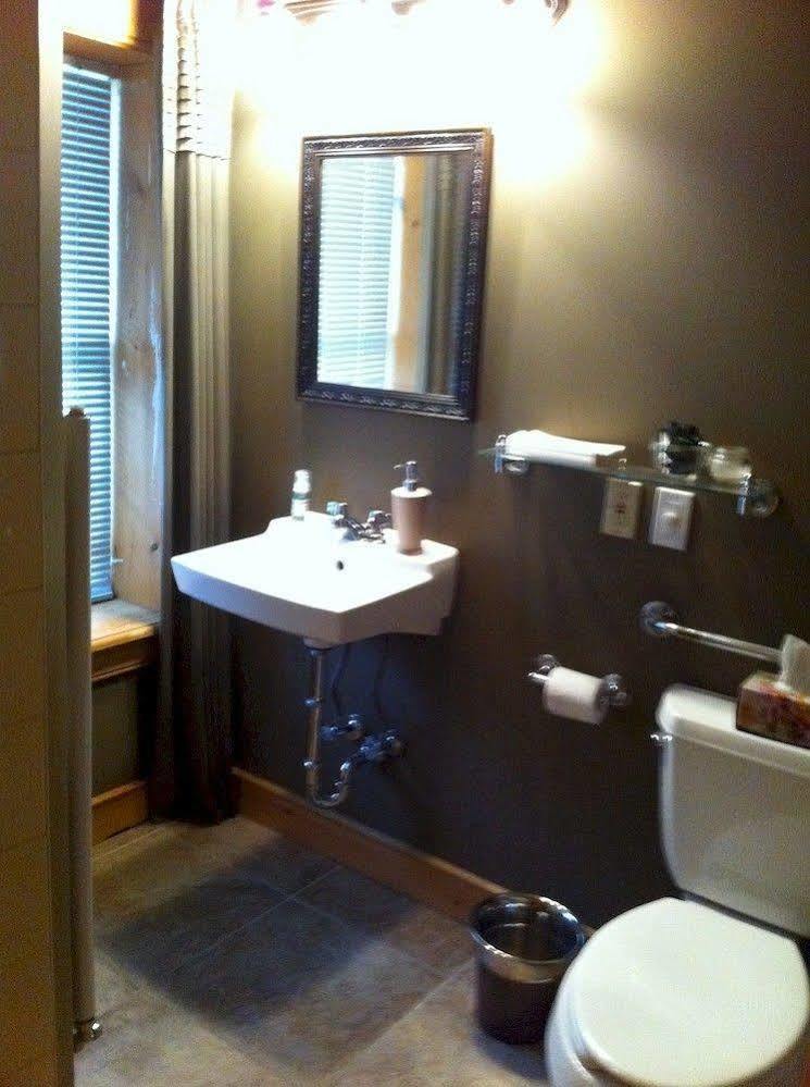 Emilyville Inn Campbellford Εξωτερικό φωτογραφία